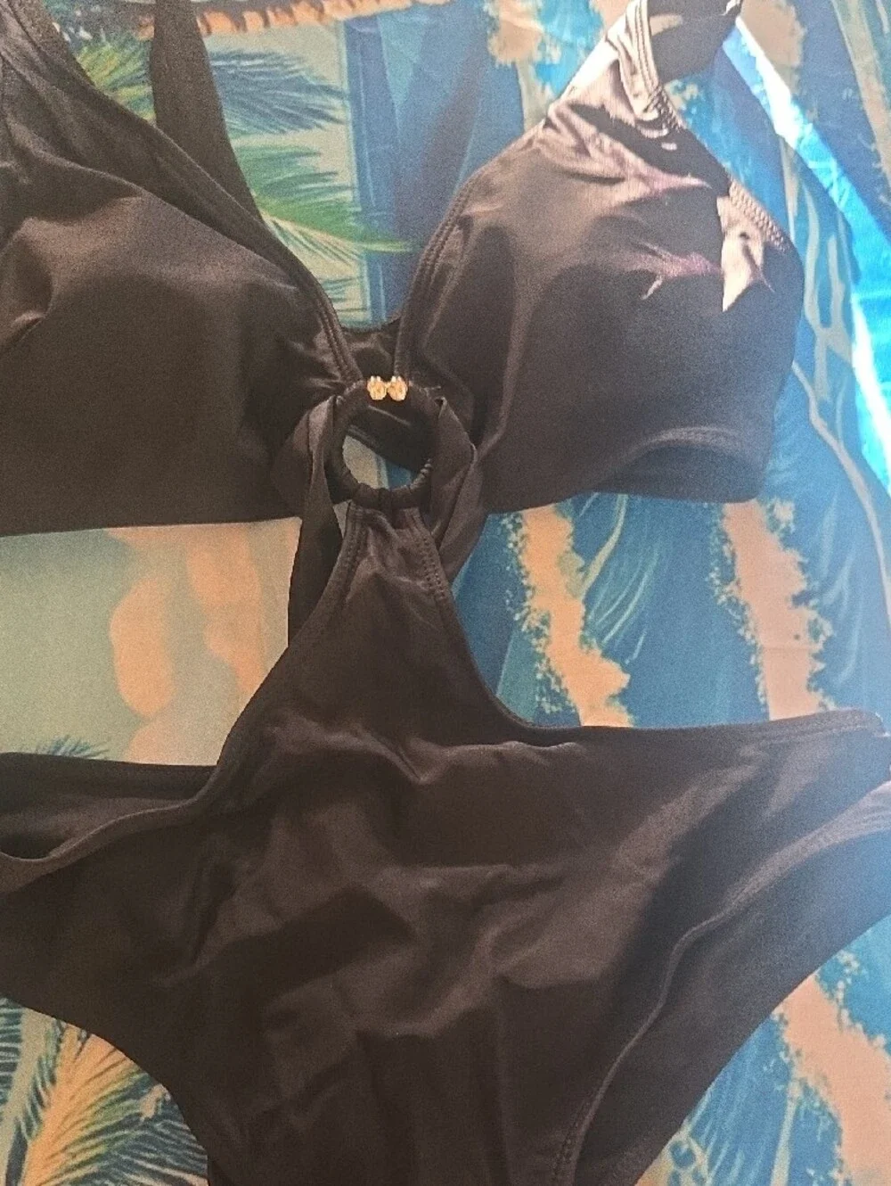 ☆ Sculpting Small Black Cutout One-Piece Swimsuit with Center Ring